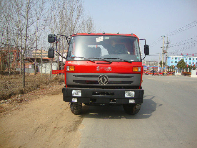 山西東營(yíng)客戶在我廠定購的東風(fēng)后八輪平板運(yùn)輸車準(zhǔn)備發(fā)車