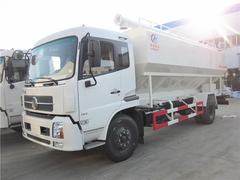 散裝<a href=http://m.webezzouar.com/siliaoche/ target=_blank class=infotextkey>飼料車</a>圖片展示