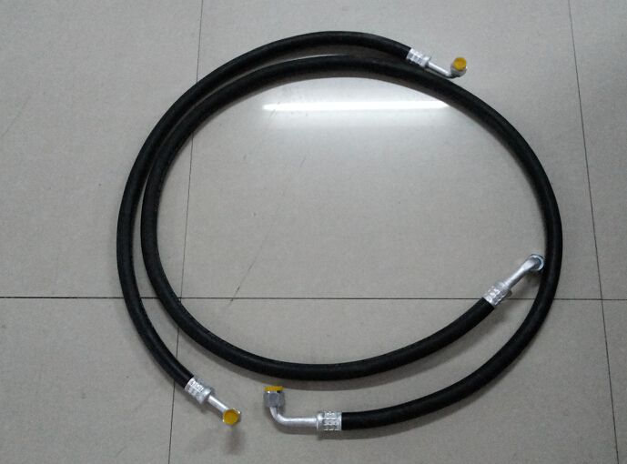 <a href=http://m.webezzouar.com/lcc/ target=_blank class=infotextkey>冷藏車</a>制冷系統(tǒng)管路圖片